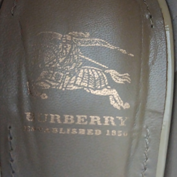 Authentic Burberry heels patent leather size 38 - Picture 3 of 11